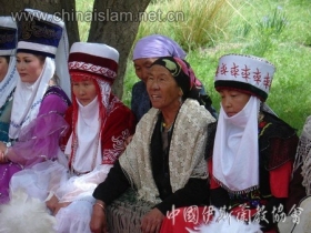 新疆柯尔克孜族妇女传唱著